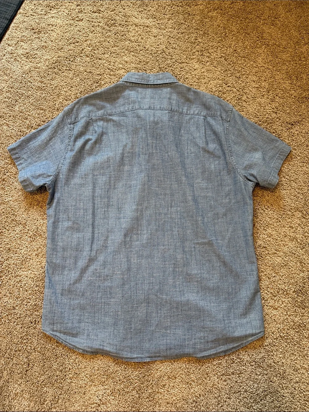 Short sleeve button down